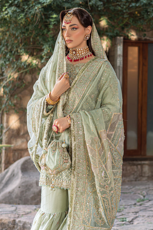 Mah‑e‑Meer organza dupatta draped to display pallu appliques, blush-pink contrast, adda embroidery, crystals, sitari spread and kiran lace finish.